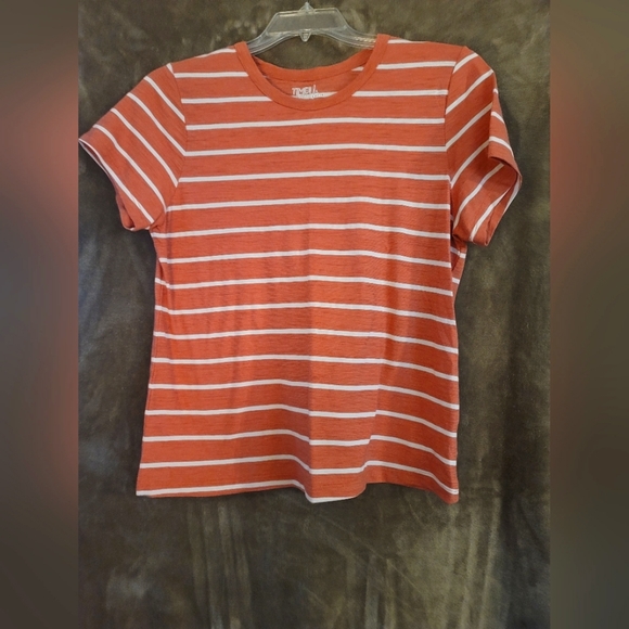 NWOT. Time and tru coral and white top. Size Large. - Picture 1 of 2